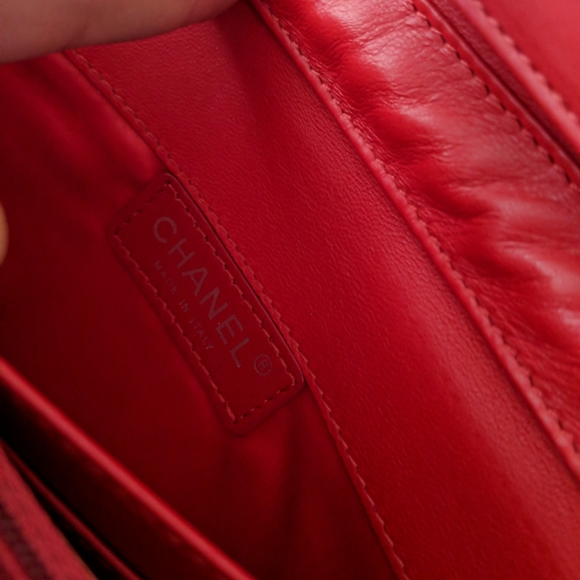 Chanel Red East West WOC - Picture 5 of 6